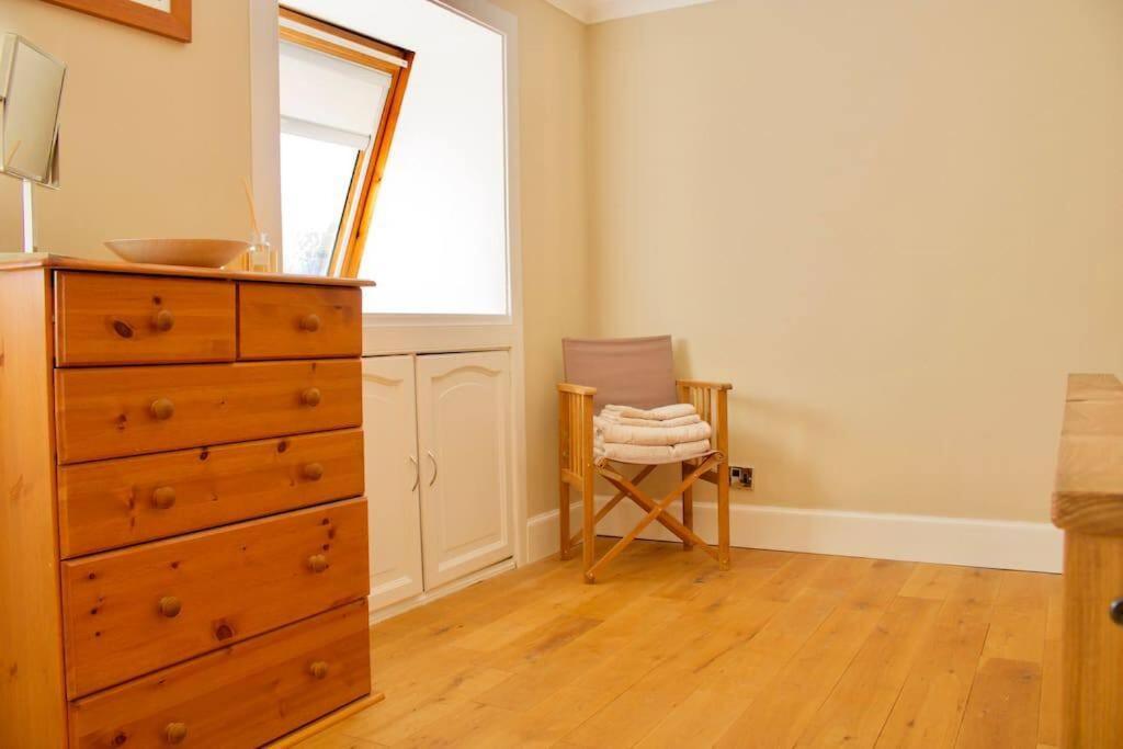 Arthur St - Spacious 3br House W Parking In Leith Apartment
