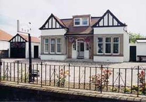 Milton House Guest house 3*