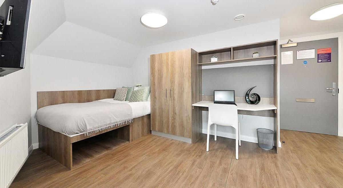 Cosy And Private Ensuite At Mill House In Edinburgh