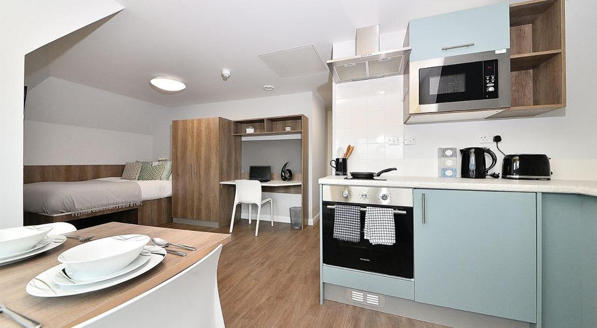 Cosy And Private Ensuite At Mill House In Apartment *