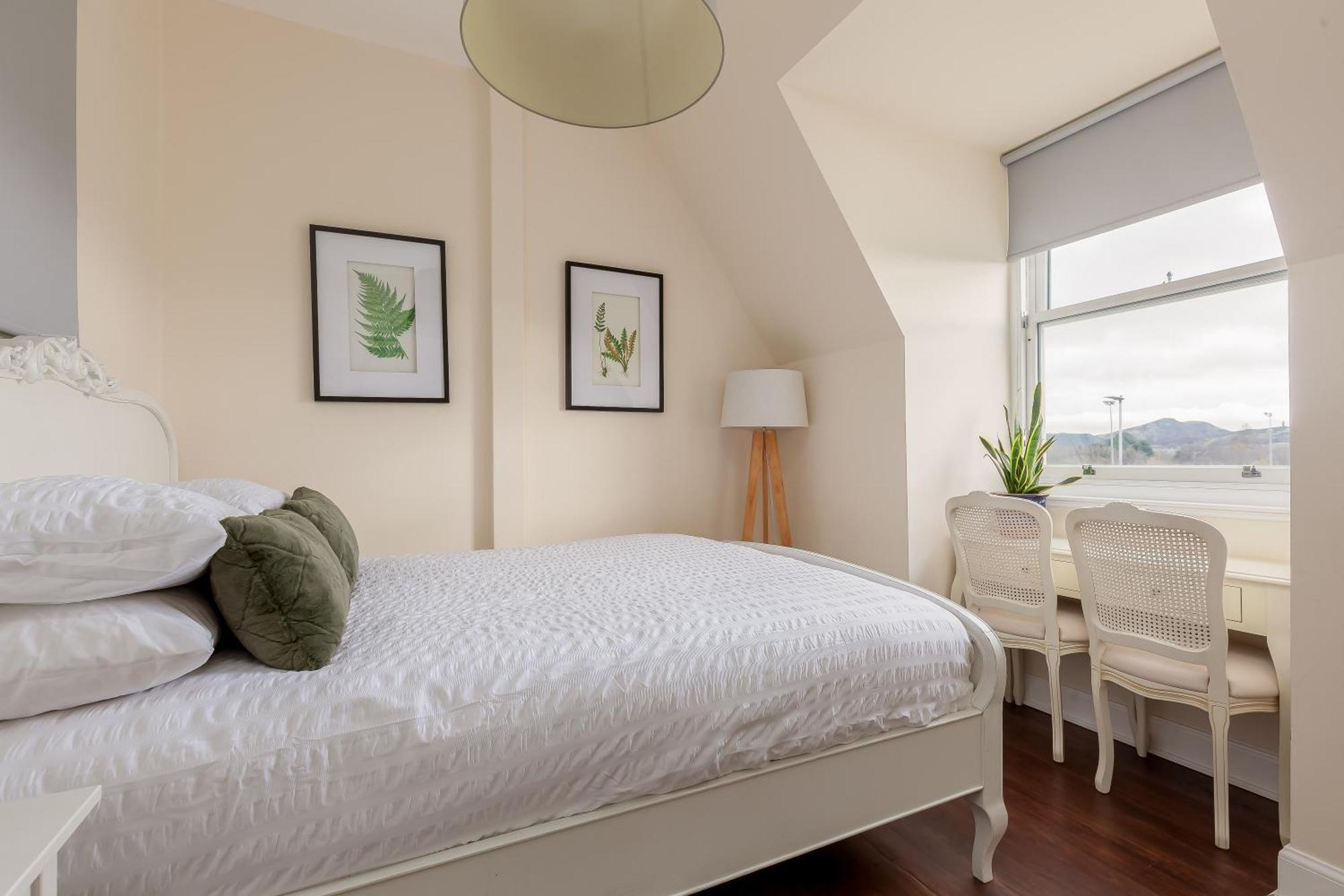 Stylish Victorian Apartment's Close To The Botanical Gardens, Free Parking! * Edinburgh