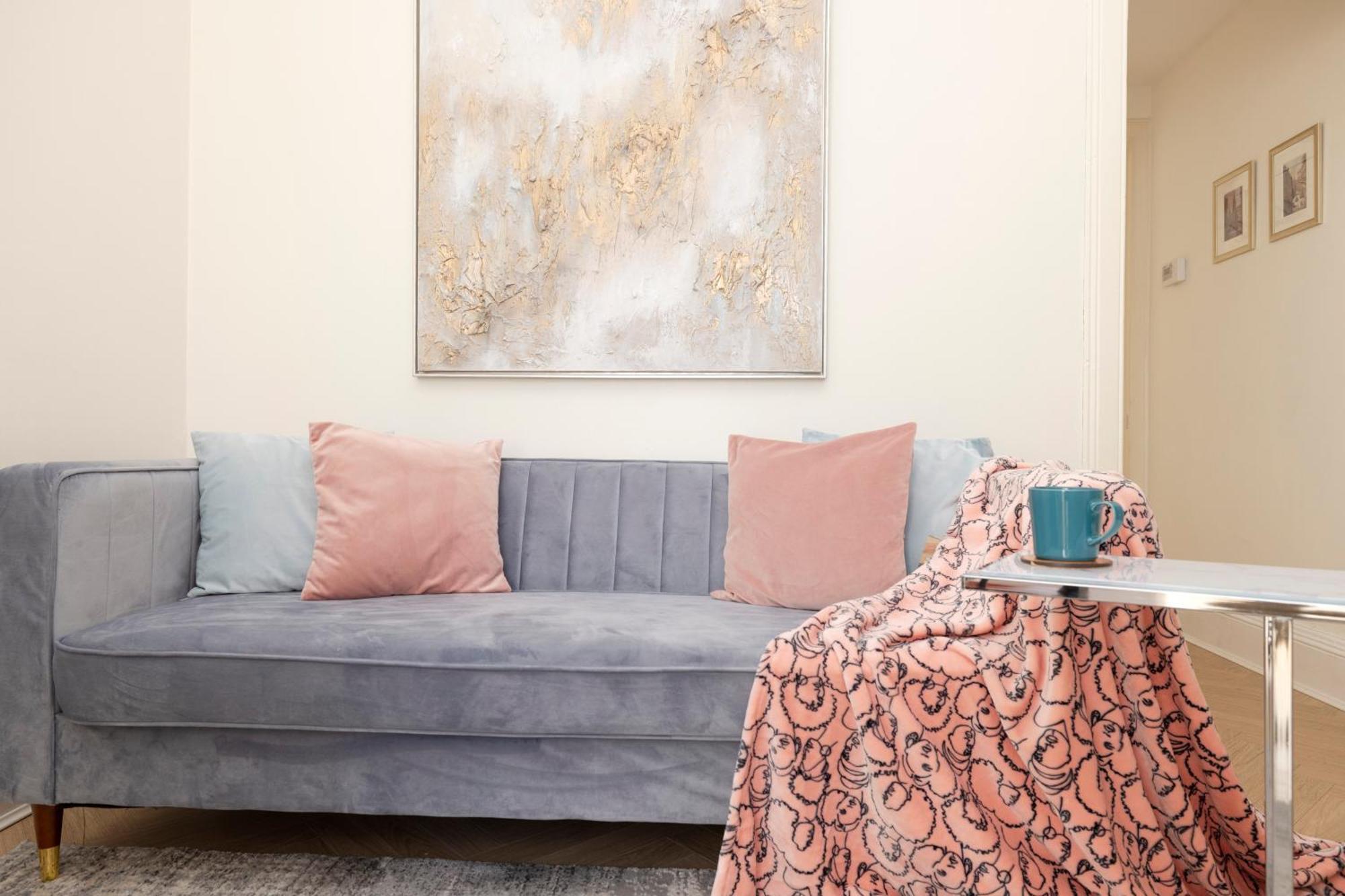 Joivy Modern Flat In City Centre - For Up To 3 Guests Edinburgh