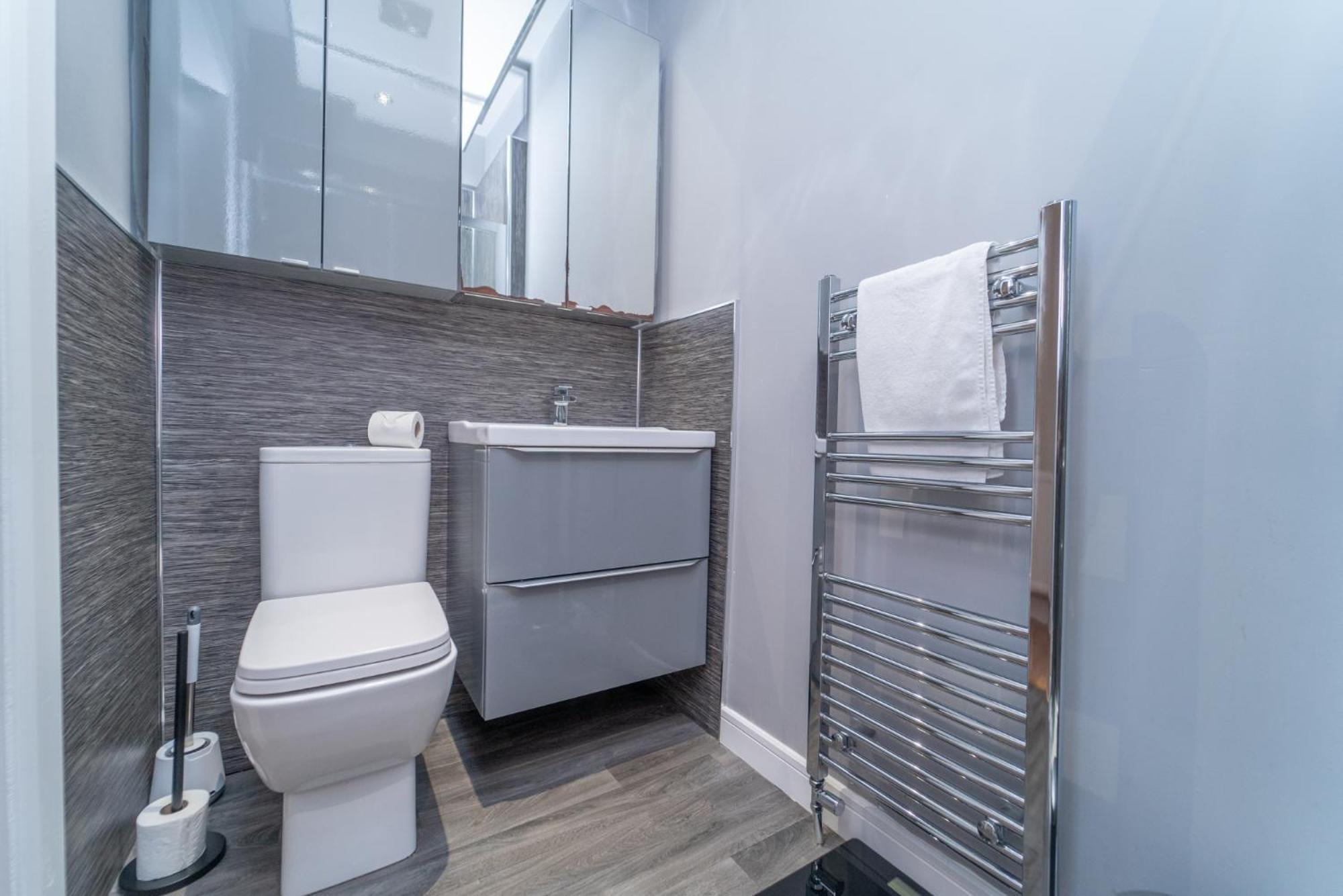 Beautiful Spacious Victorian Town House * EDI