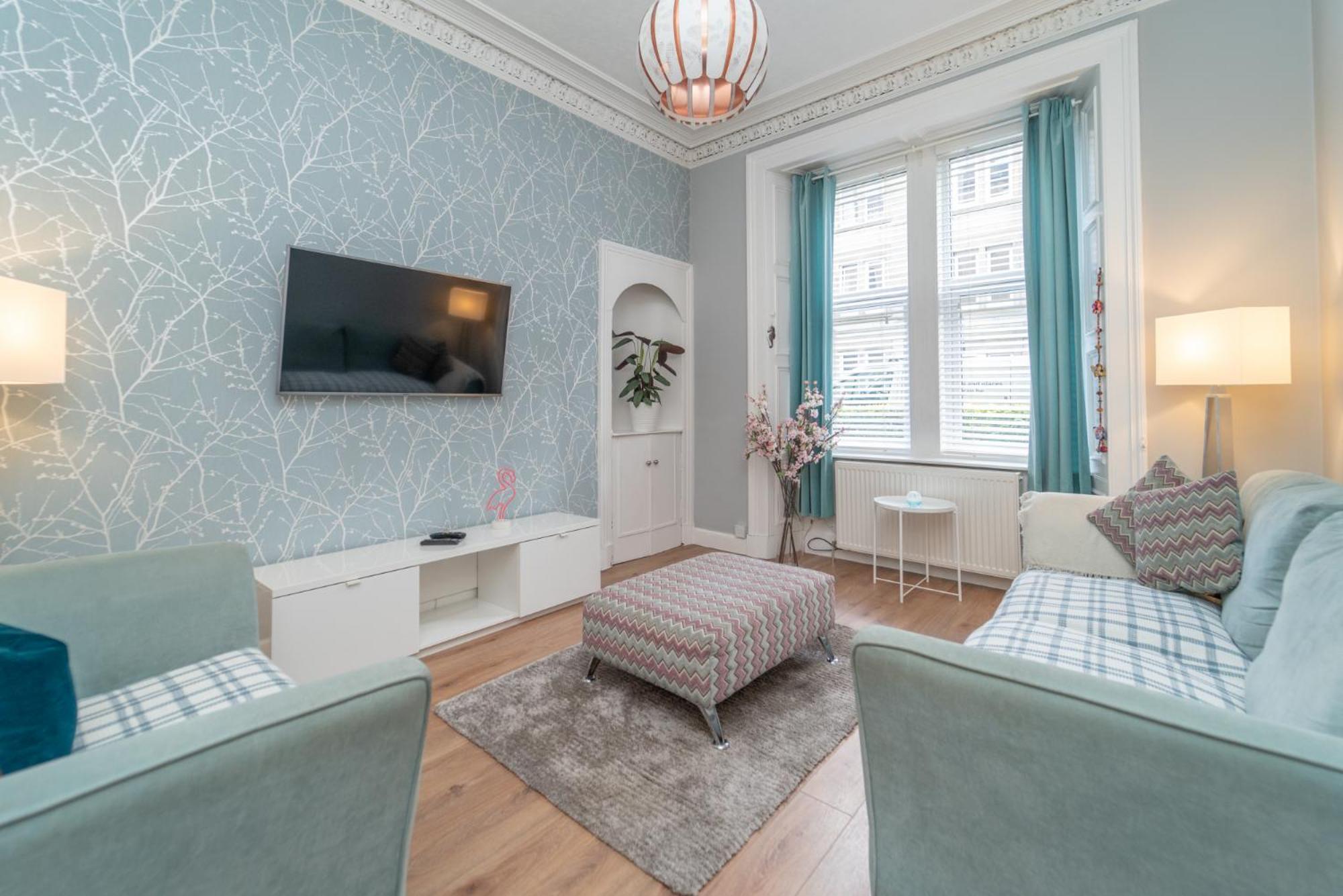 Beautiful Spacious Victorian Town House * EDI