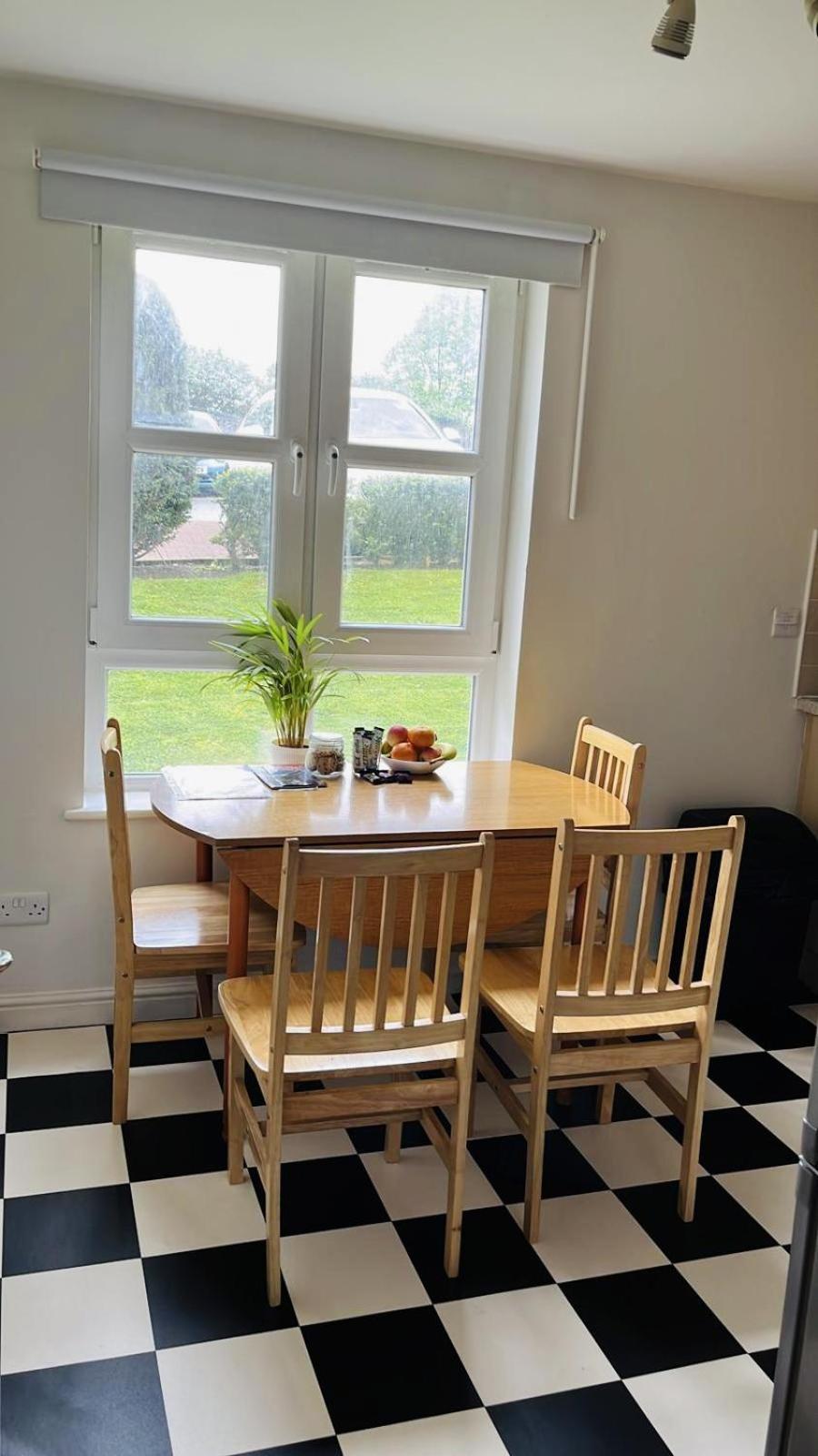 Spacious Centre Flat Free Parking& Superfast Wifi Apartment