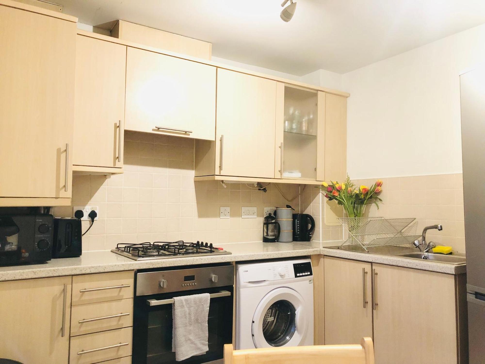 Spacious Centre Flat Free Parking& Superfast Wifi Apartment