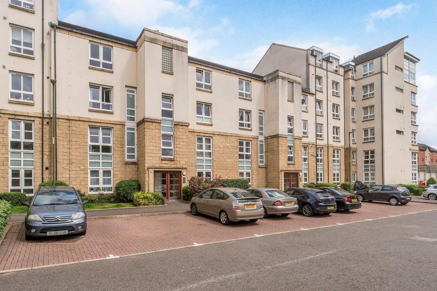 Spacious Centre Flat Free Parking& Superfast Wifi Apartment Edinburgh