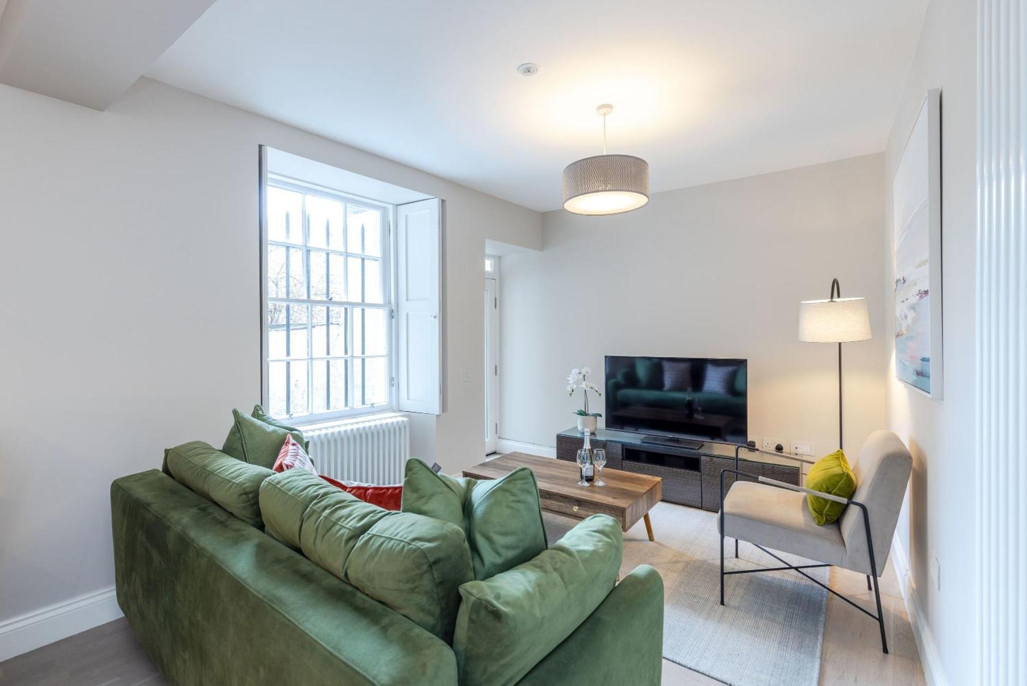 Dragon - Centre 2 Bed Apartment Edinburgh
