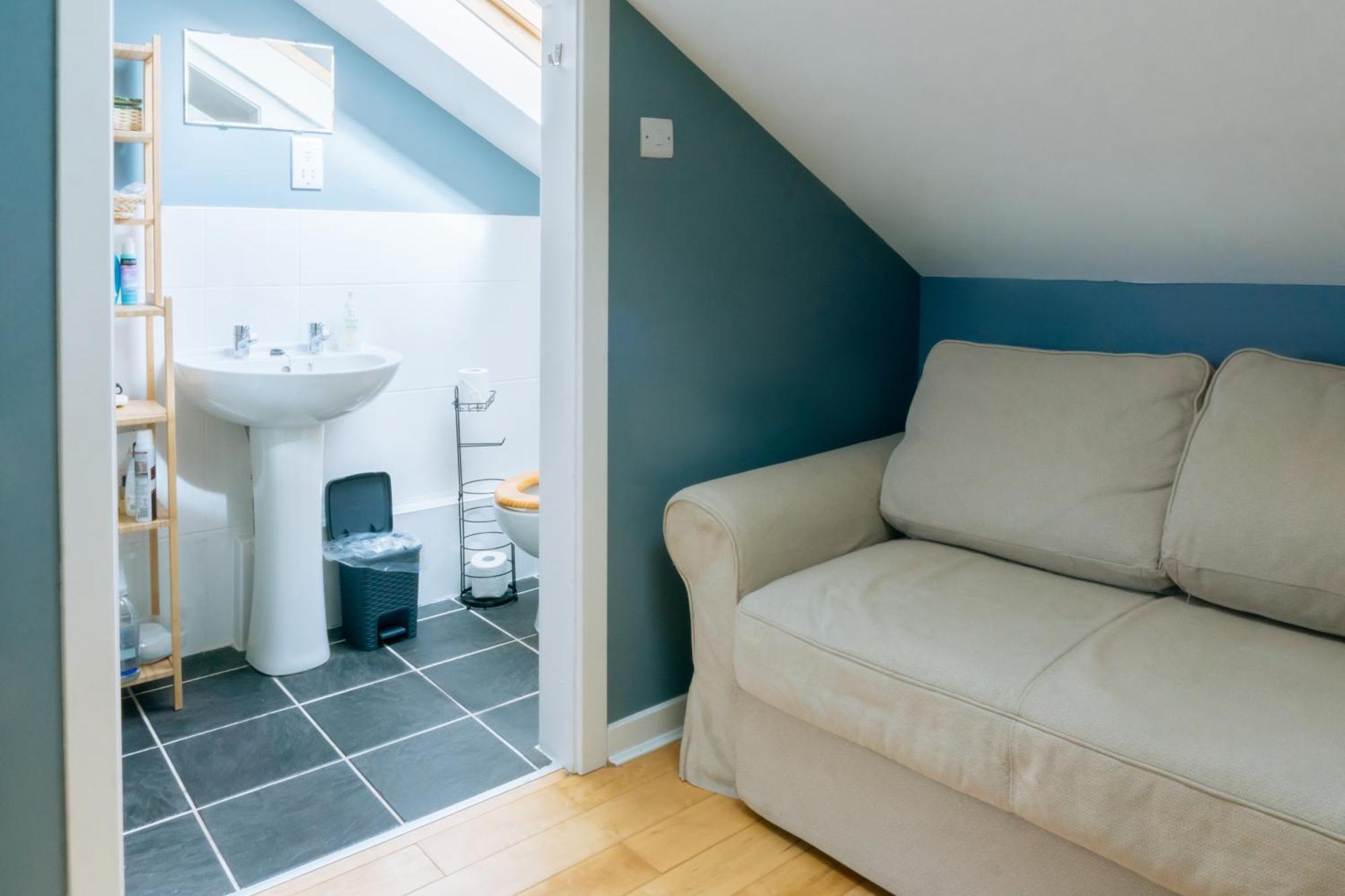 Apartment Stylish 3 Bedroom Near Hollyrood Park *
