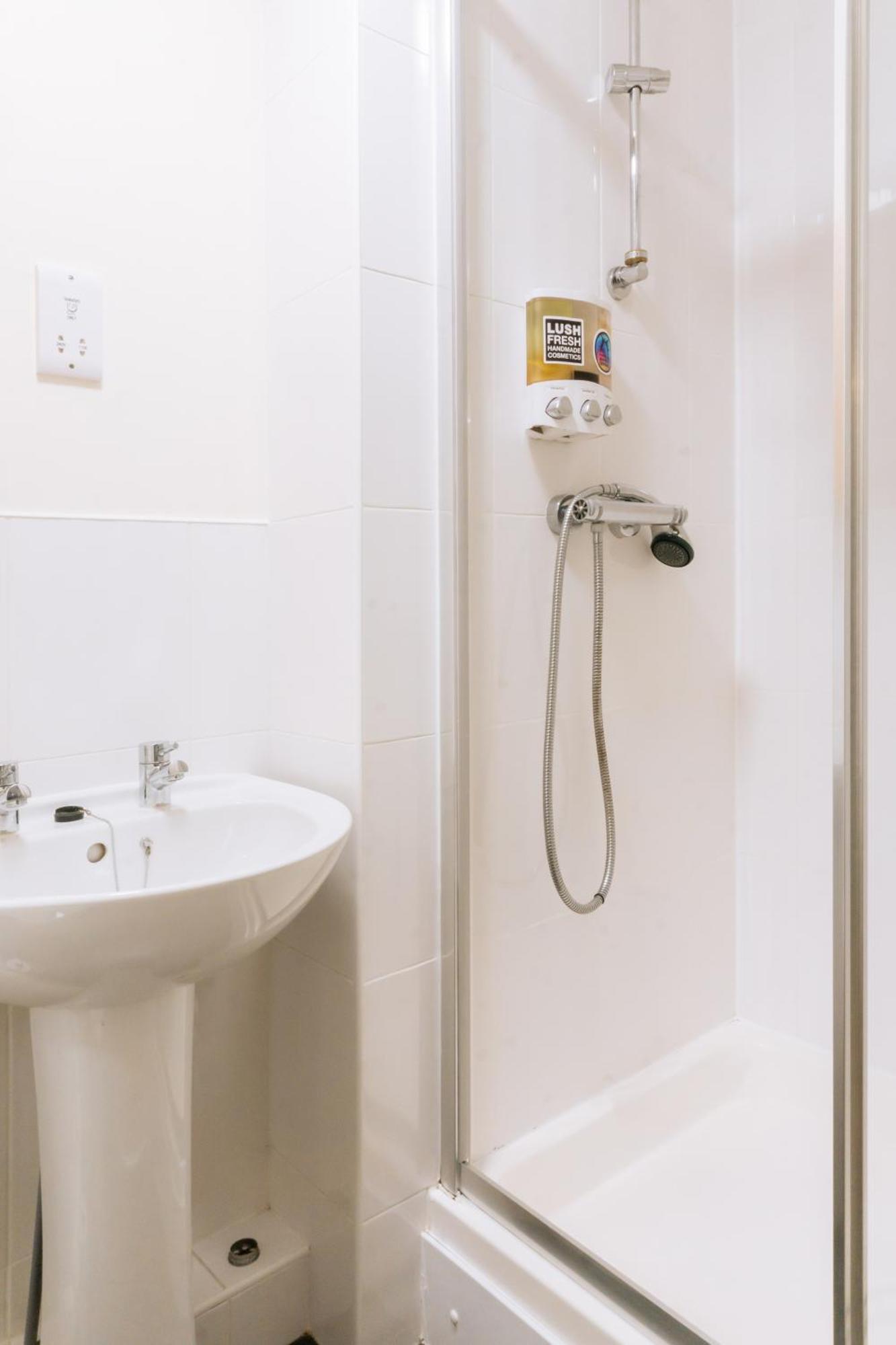 Apartment Stylish 3 Bedroom Near Hollyrood Park *