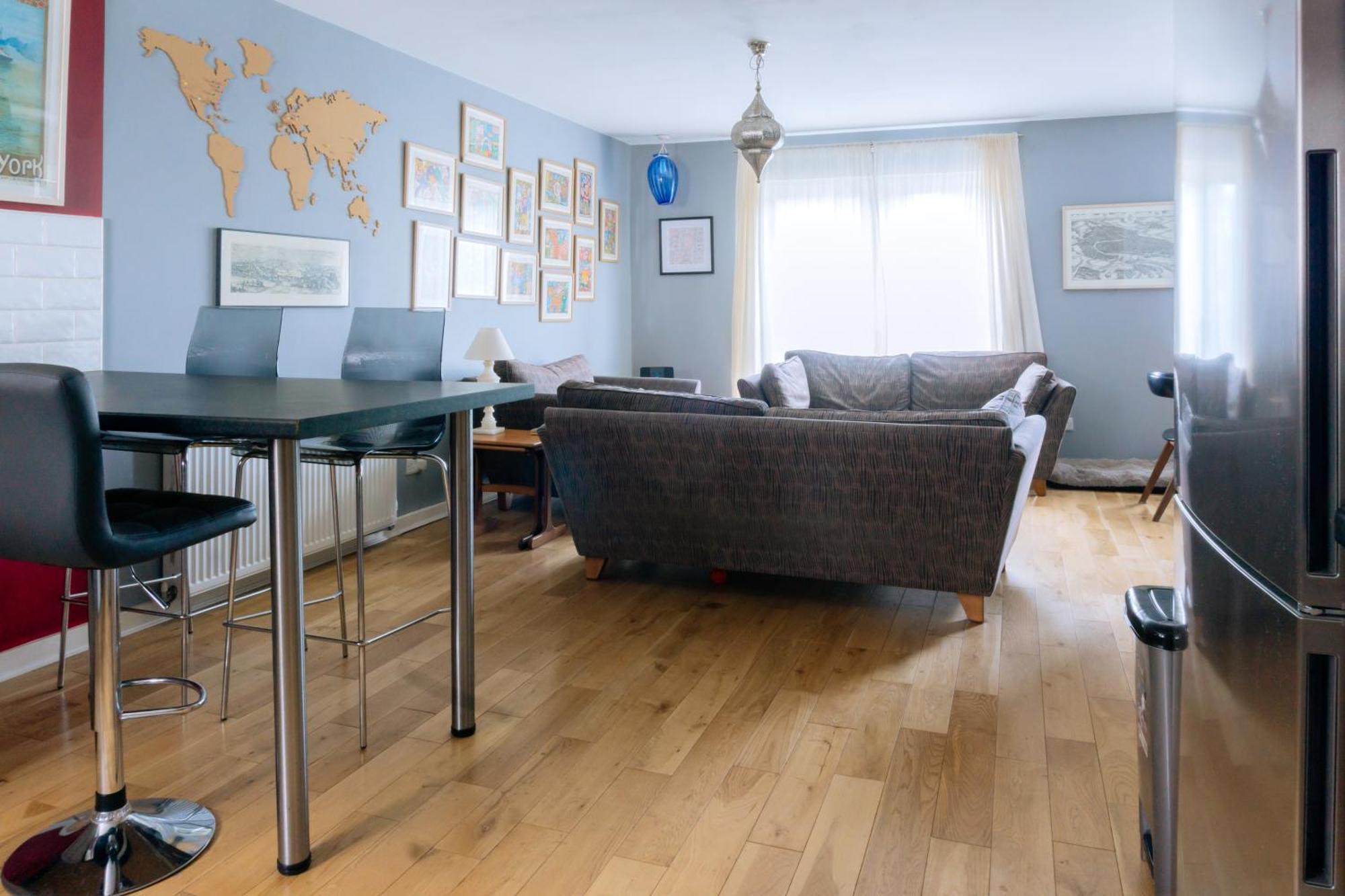 Apartment Stylish 3 Bedroom Near Hollyrood Park Edinburgh