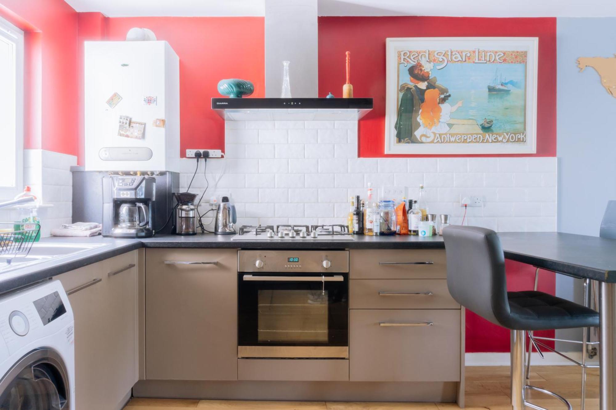 Stylish 3 Bedroom Near Hollyrood Park