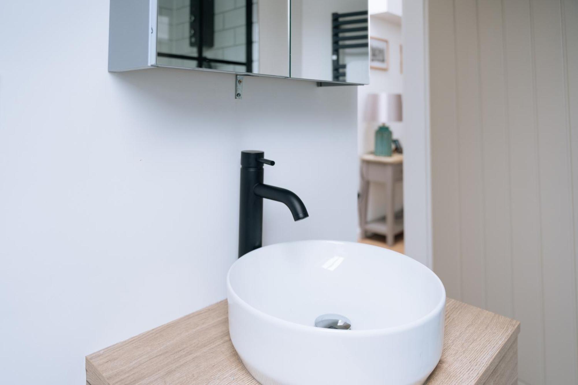 & Modern 2bd Flat - Edinburgh