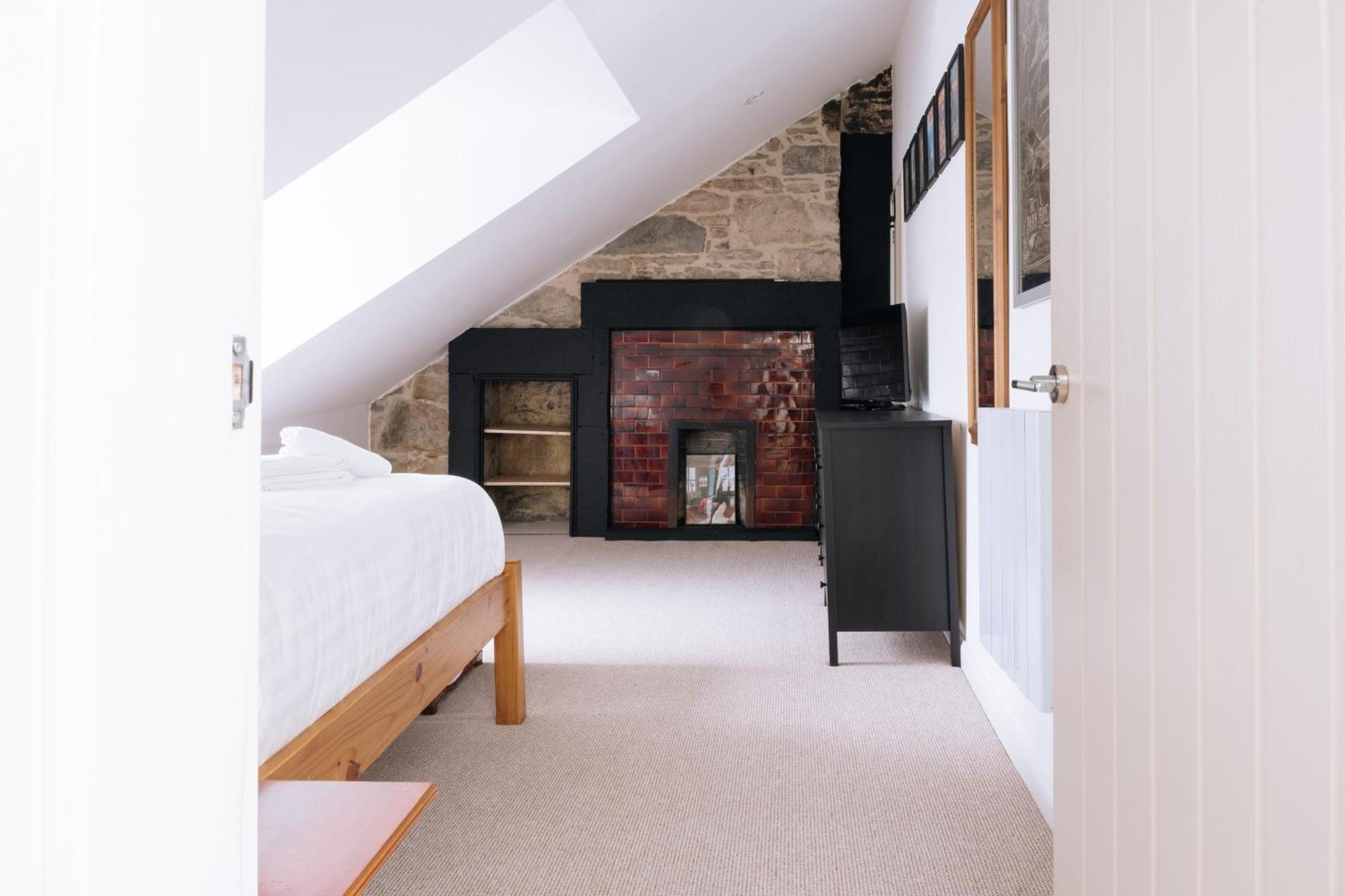 Apartment & Modern 2bd Flat - *