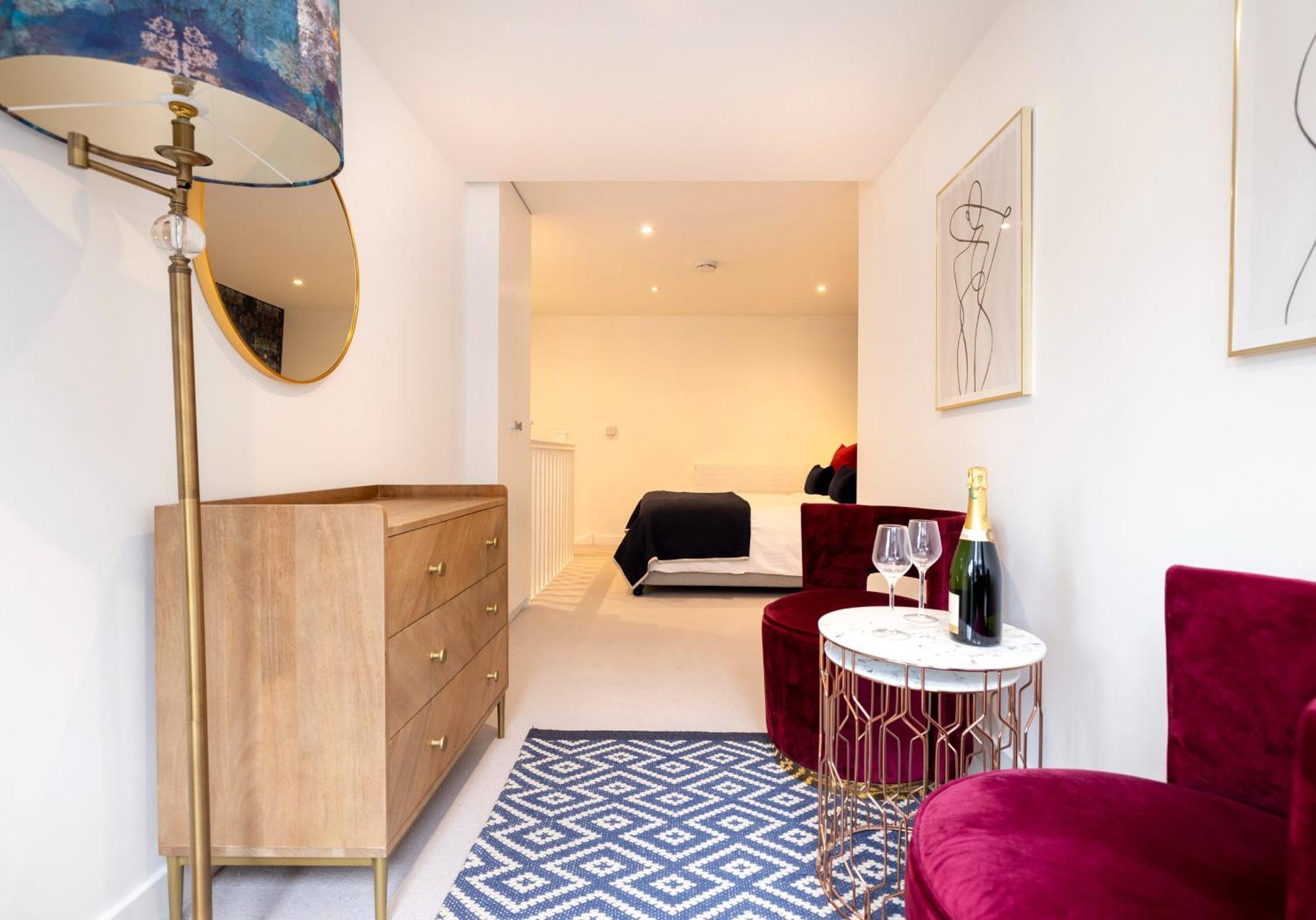 Stylish Mews House Old Town 1-br With Parking EDI