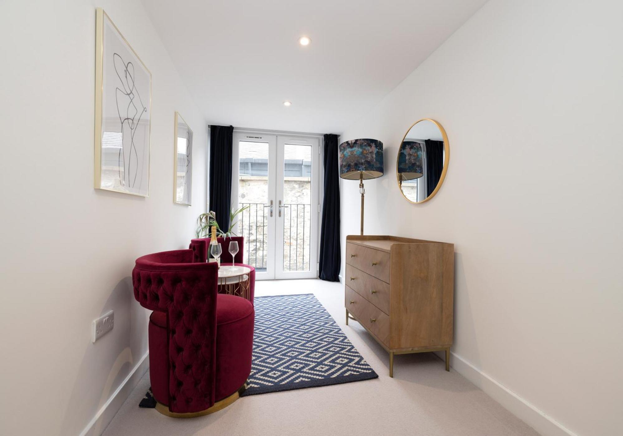 Apartment Stylish Mews House Old Town 1-br With Parking EDI