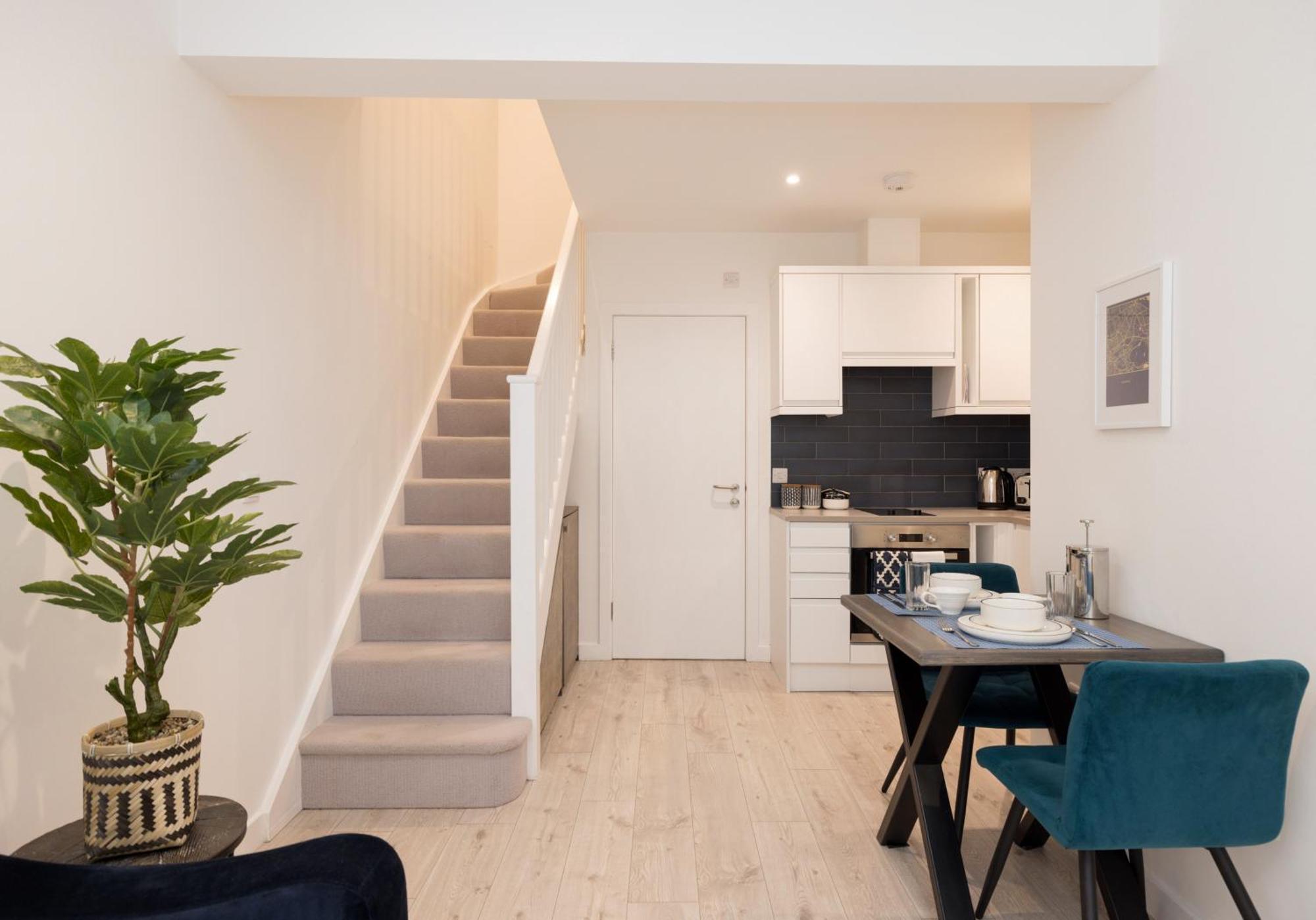 Stylish Mews House Old Town 1-br With Parking EDI