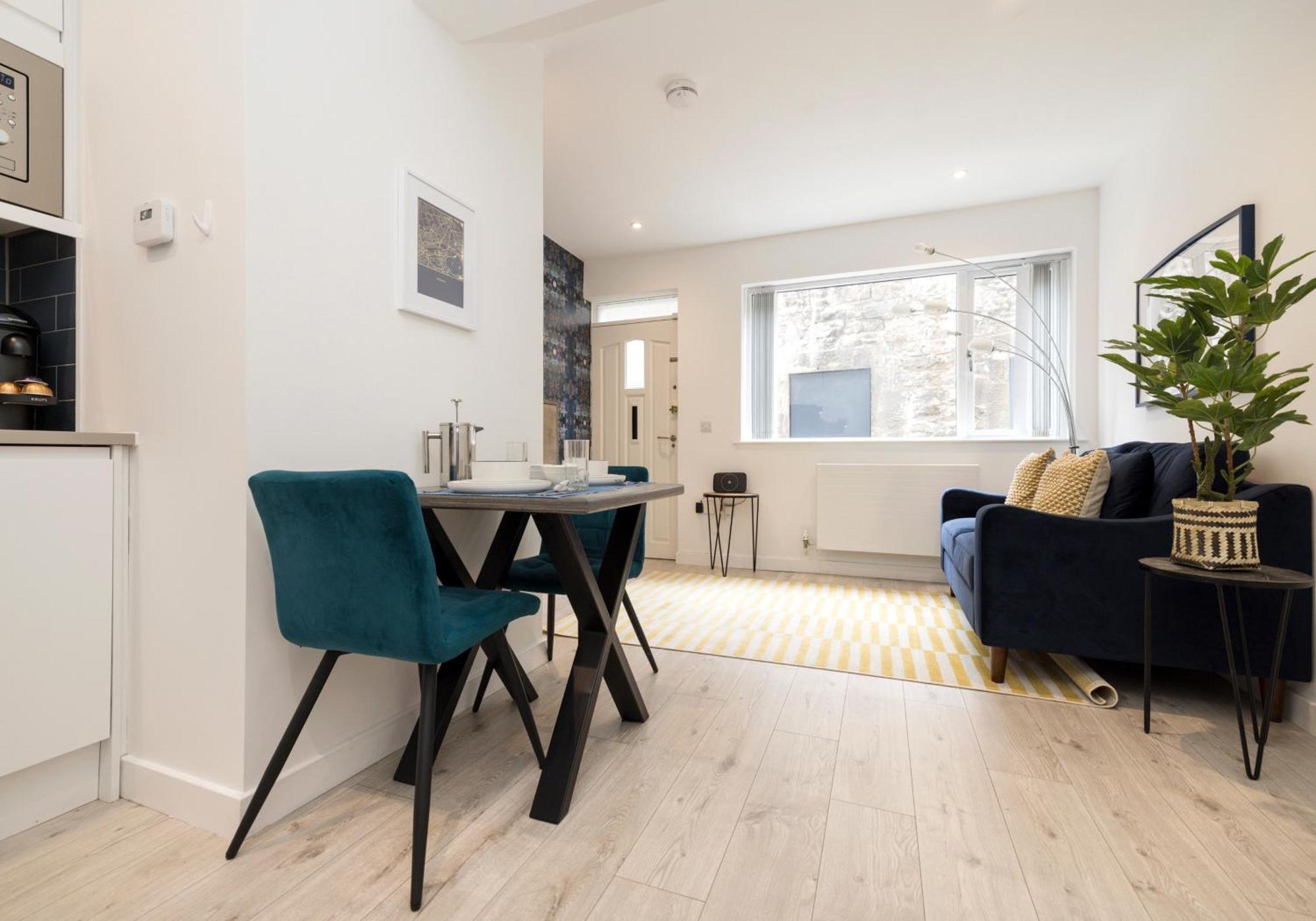 Stylish Mews House Old Town 1-br With Parking Apartment EDI