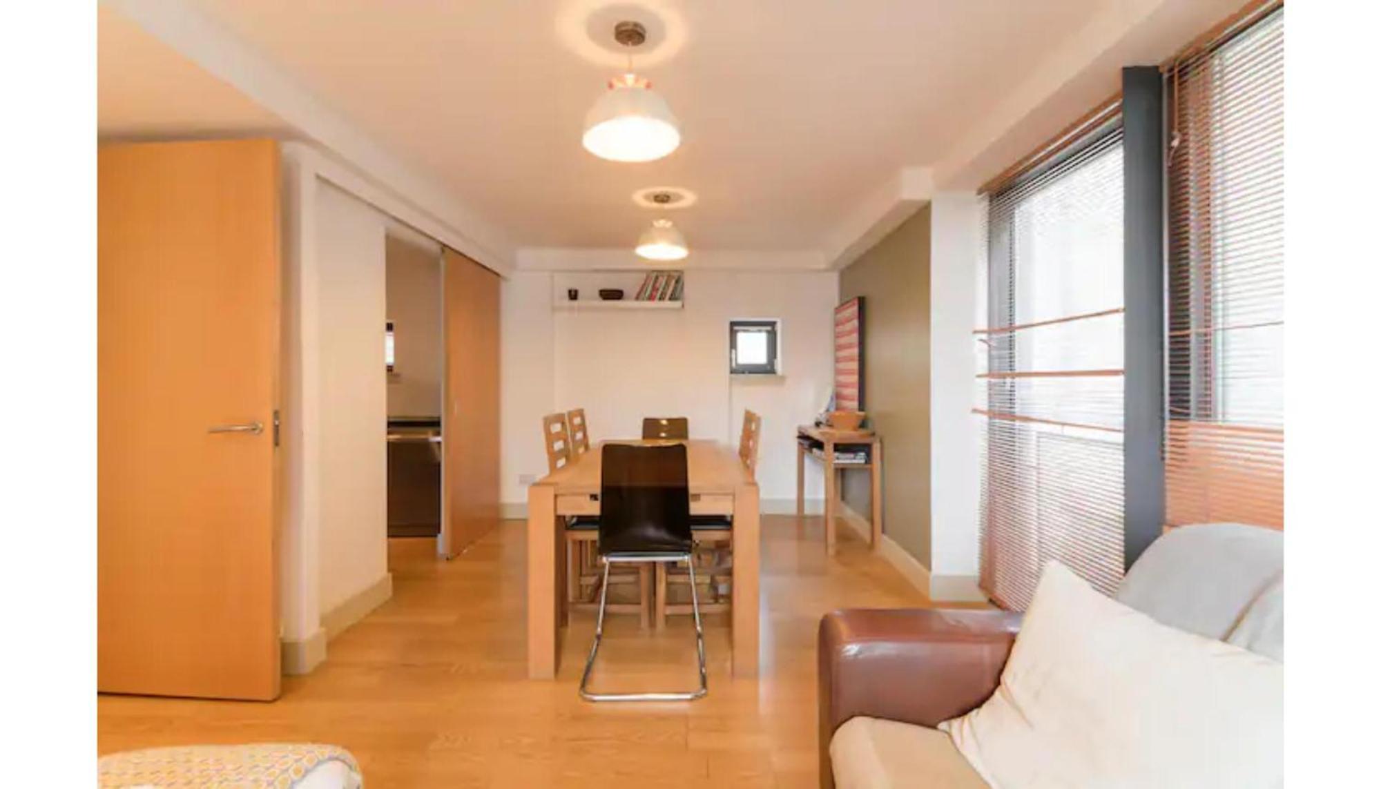 Modern Flat In The Middle Of Old Town Apartment