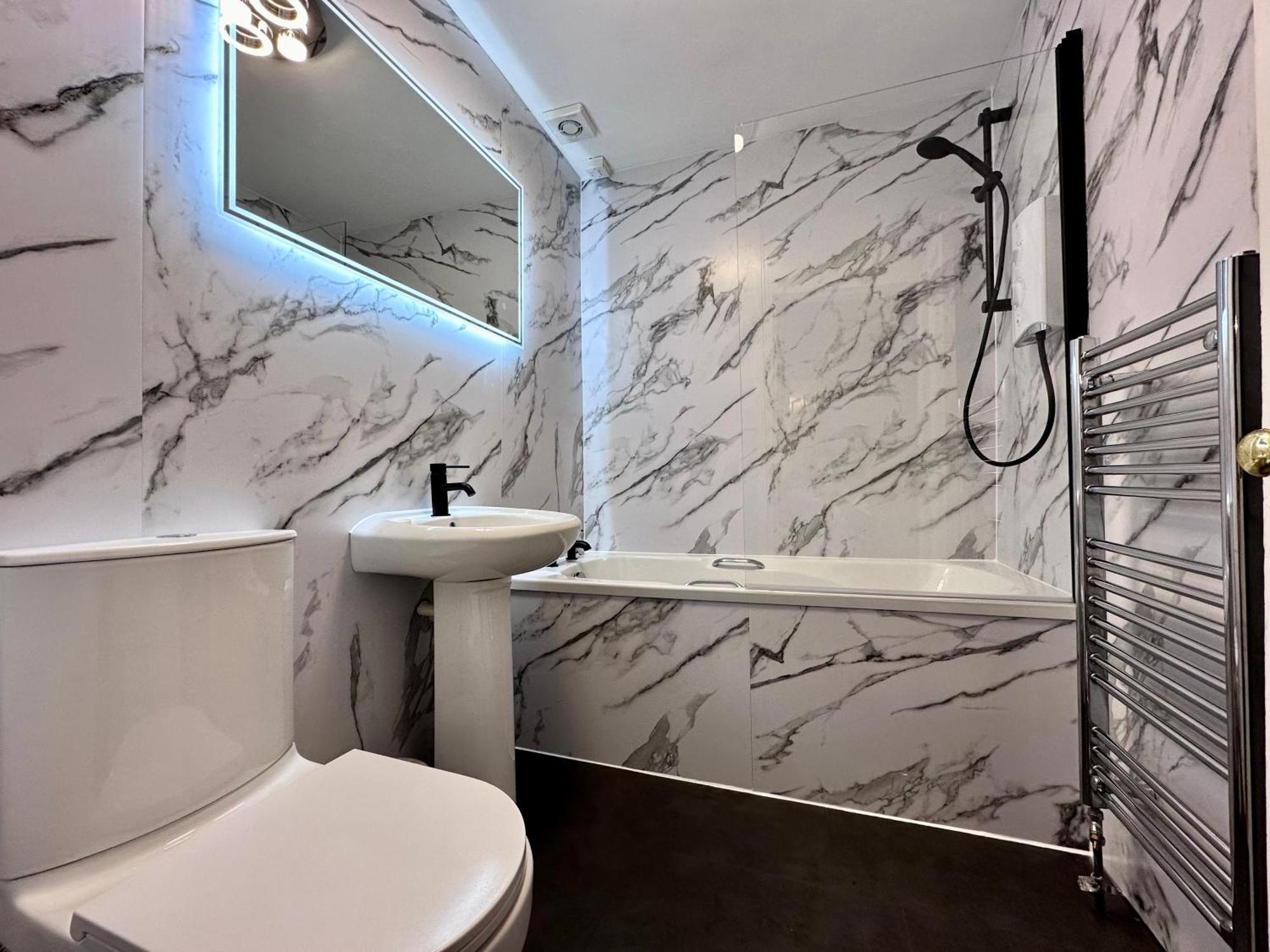 Rose Street's Hidden Treasure- 2bed Newly Refurbished * Edinburgh