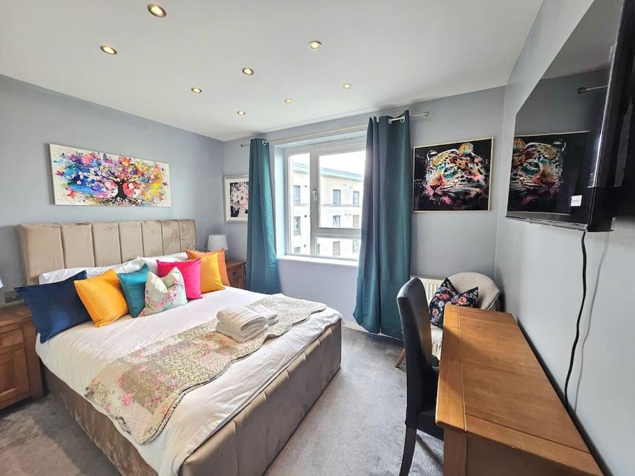 4 Separate Beds, Sleeps 6, Beautiful 2 Bed Apartment