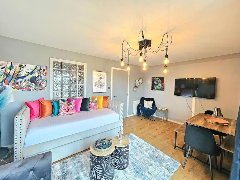 Apartment 4 Separate Beds, Sleeps 6, Beautiful 2 Bed Edinburgh