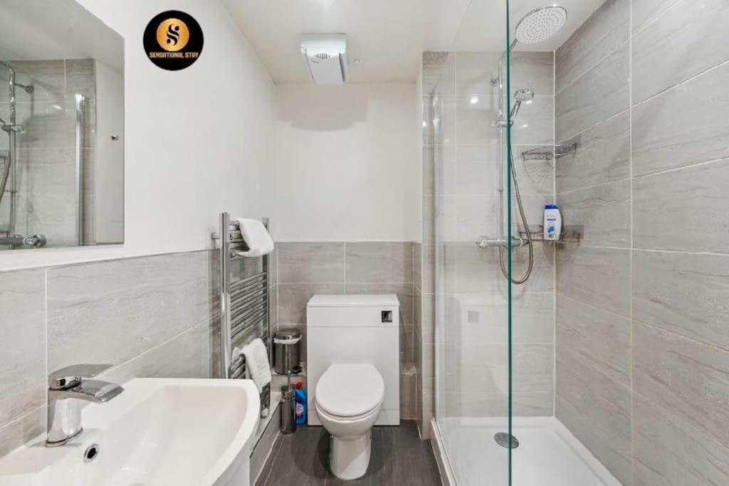 4 Separate Beds, Sleeps 6, Beautiful 2 Bed *