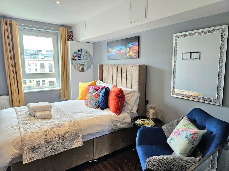 4 Separate Beds, Sleeps 6, Beautiful 2 Bed Apartment *