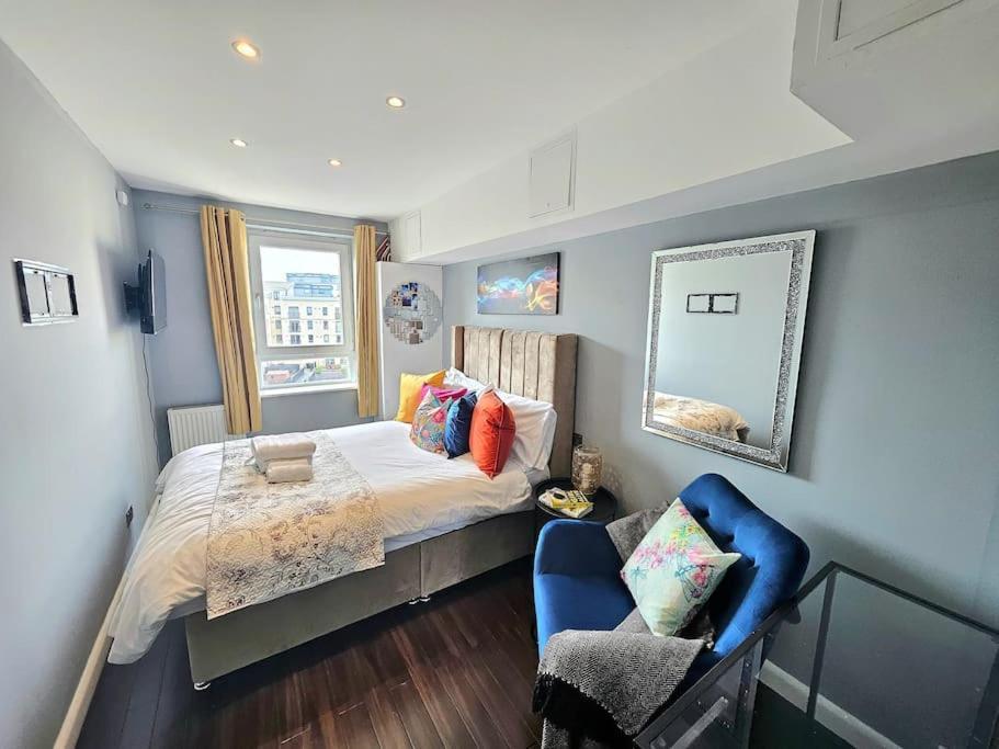 4 Separate Beds, Sleeps 6, Beautiful 2 Bed *