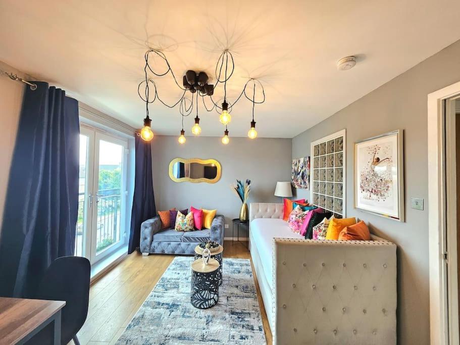 4 Separate Beds, Sleeps 6, Beautiful 2 Bed Apartment Edinburgh