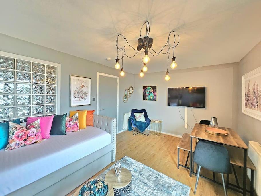 4 Separate Beds, Sleeps 6, Beautiful 2 Bed Apartment