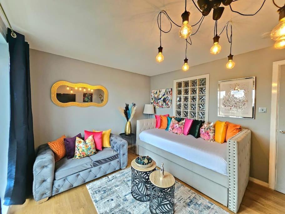Apartment 4 Separate Beds, Sleeps 6, Beautiful 2 Bed *