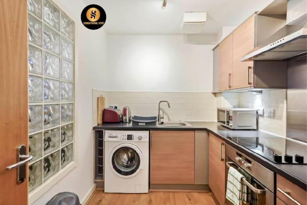 4 Separate Beds, Sleeps 6, Beautiful 2 Bed * Edinburgh