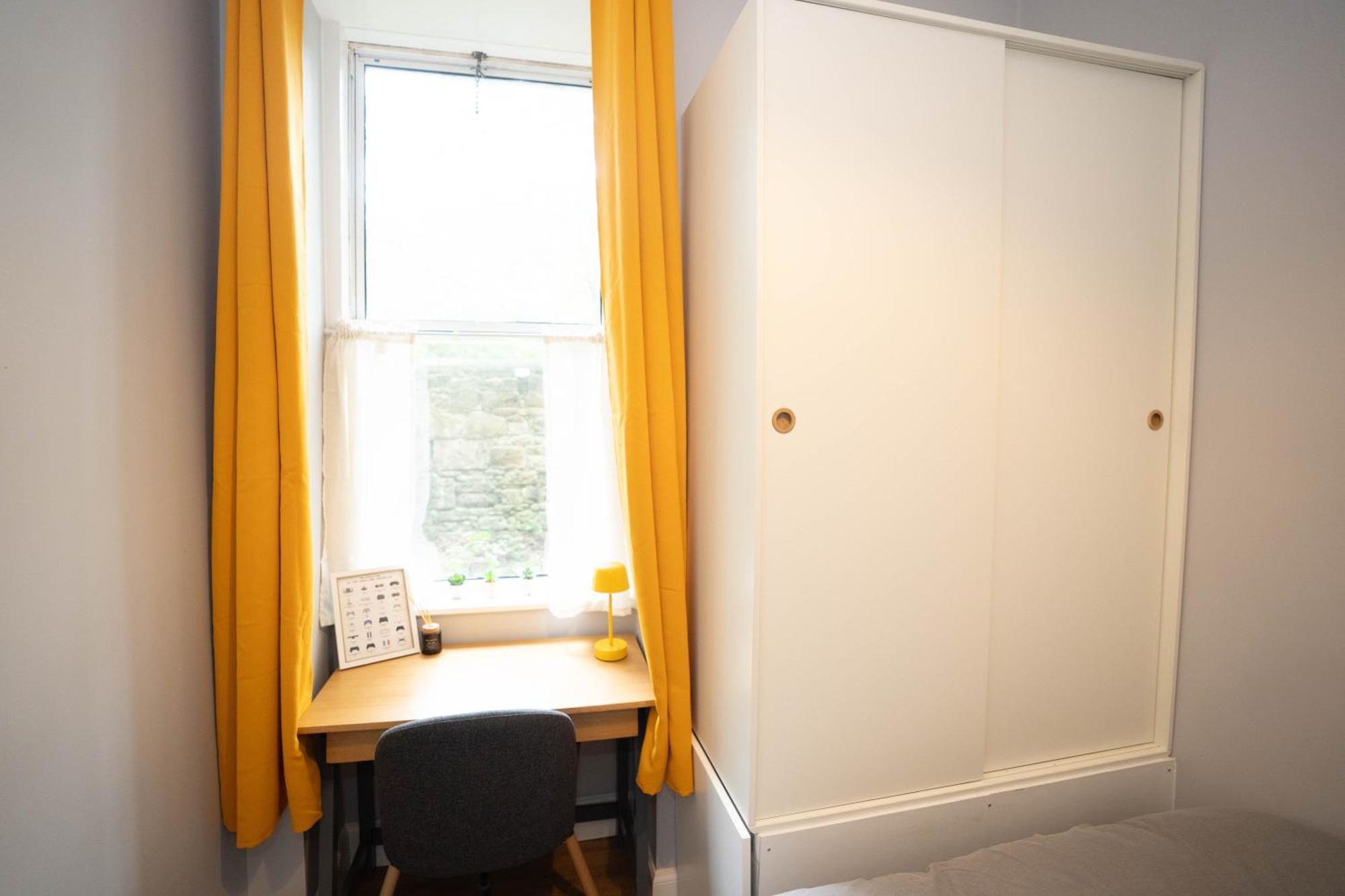 Stylish In 5 Beds 3 Bedrooms *