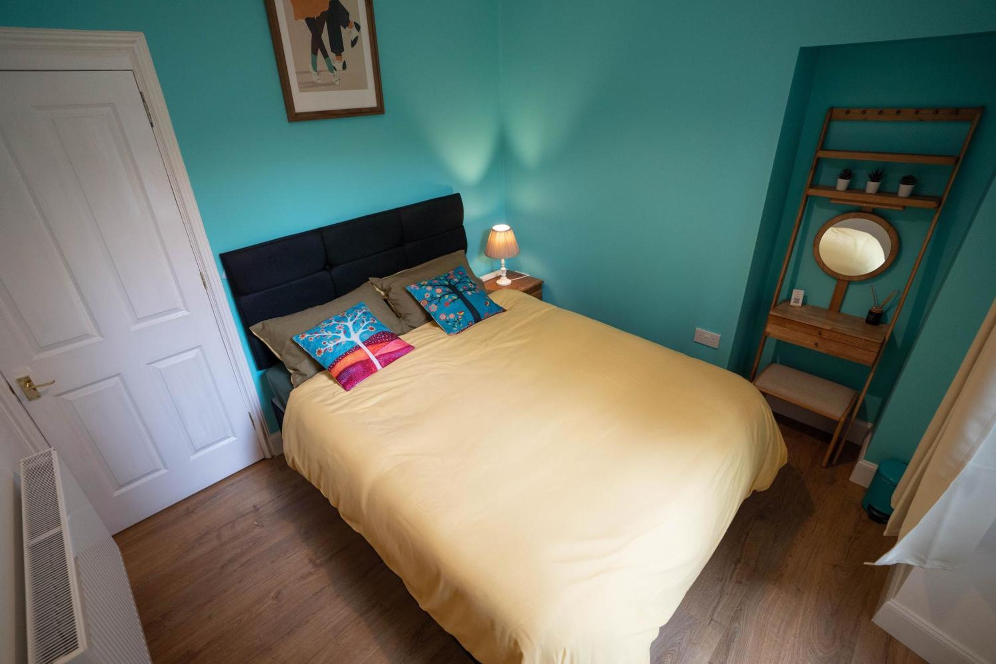 Stylish In 5 Beds 3 Bedrooms *
