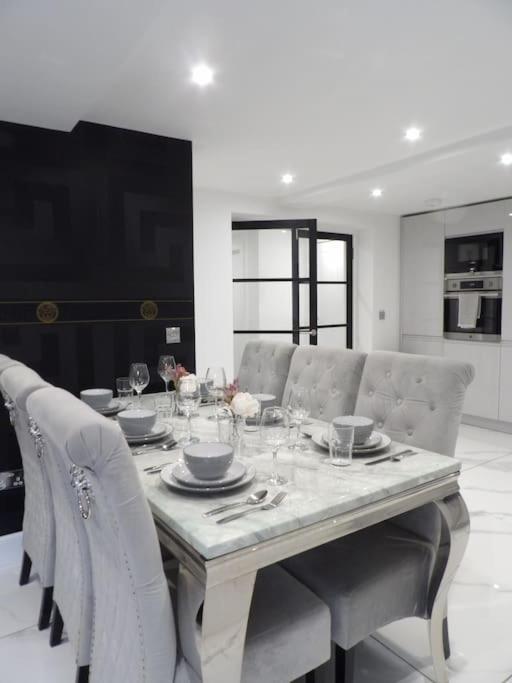 Modern 3bhk Near Zoo Edinburgh