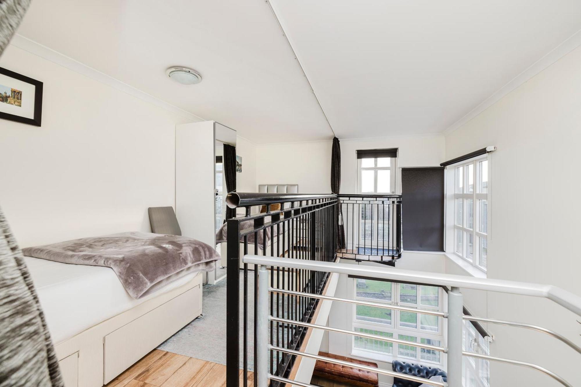 Apartment Joivy Stylish With Balcony In Old Town