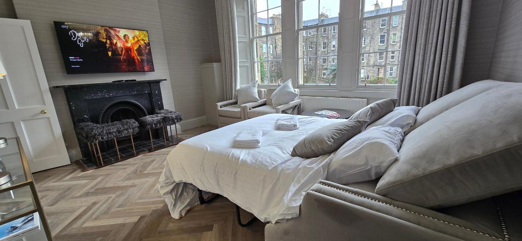 2 Bedroom Sofa Bed In Livingroom Castle View 1st Floor Sleeps 6