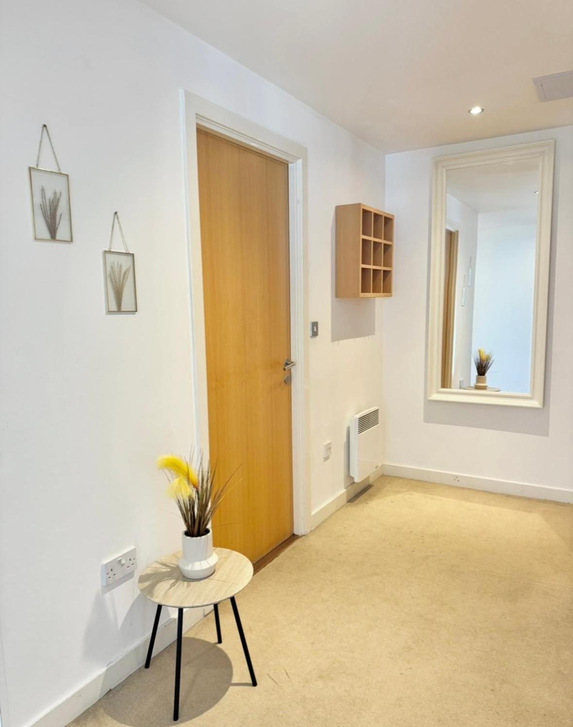 Modern Two Bedroom Apartment *