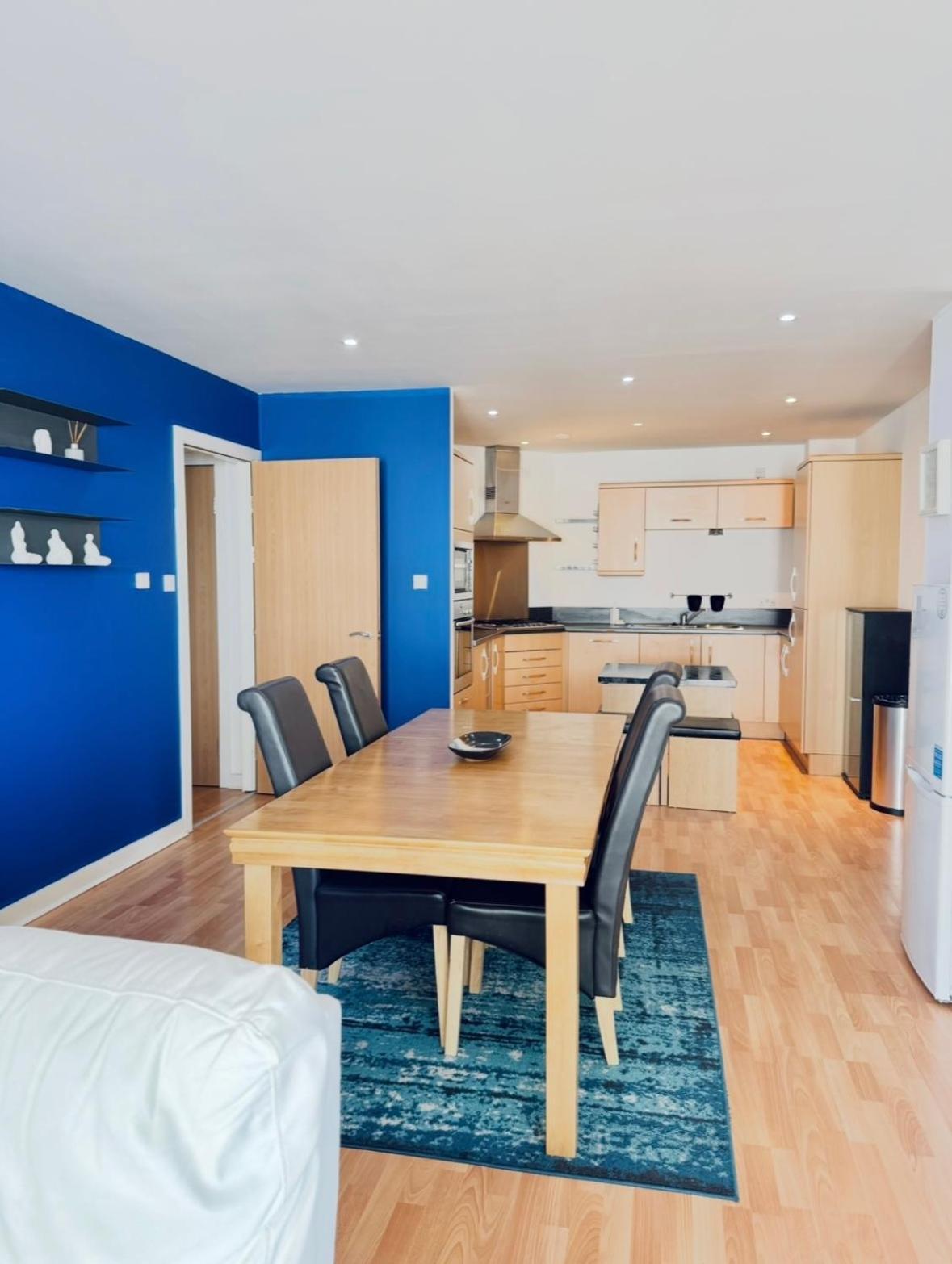Apartment Modern Two Bedroom *