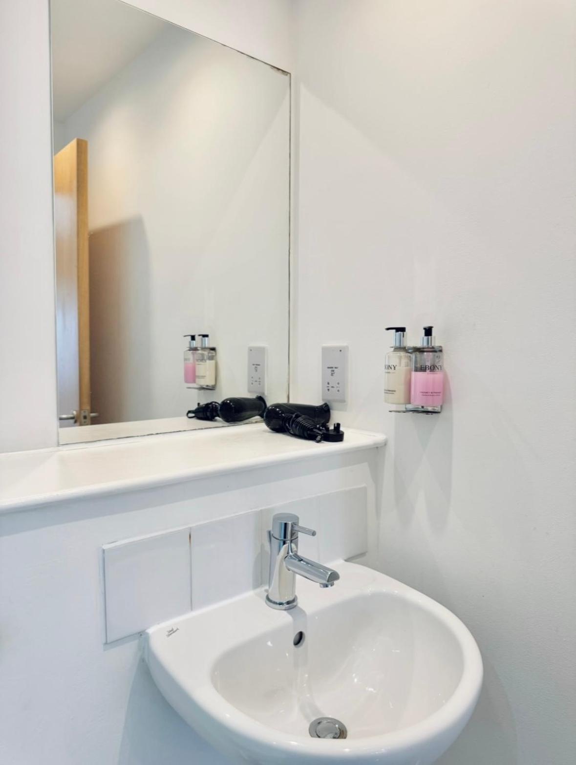 Modern Two Bedroom Apartment EDI