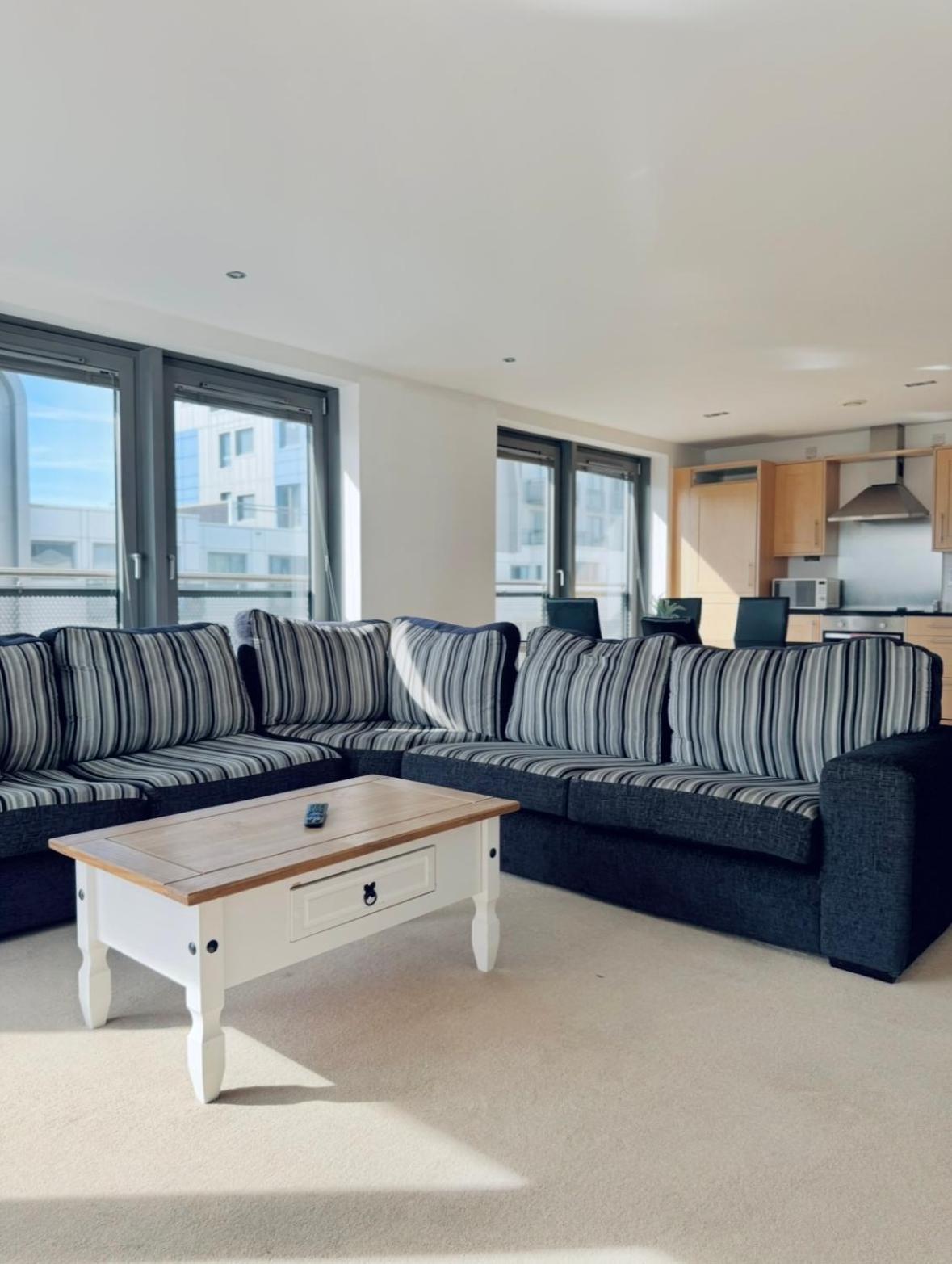 Apartment Modern Two Bedroom EDI