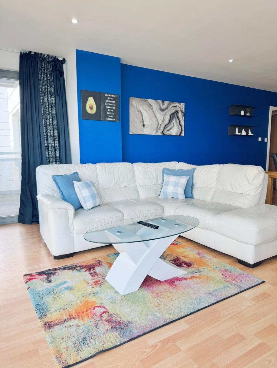 Modern Two Bedroom Apartment *
