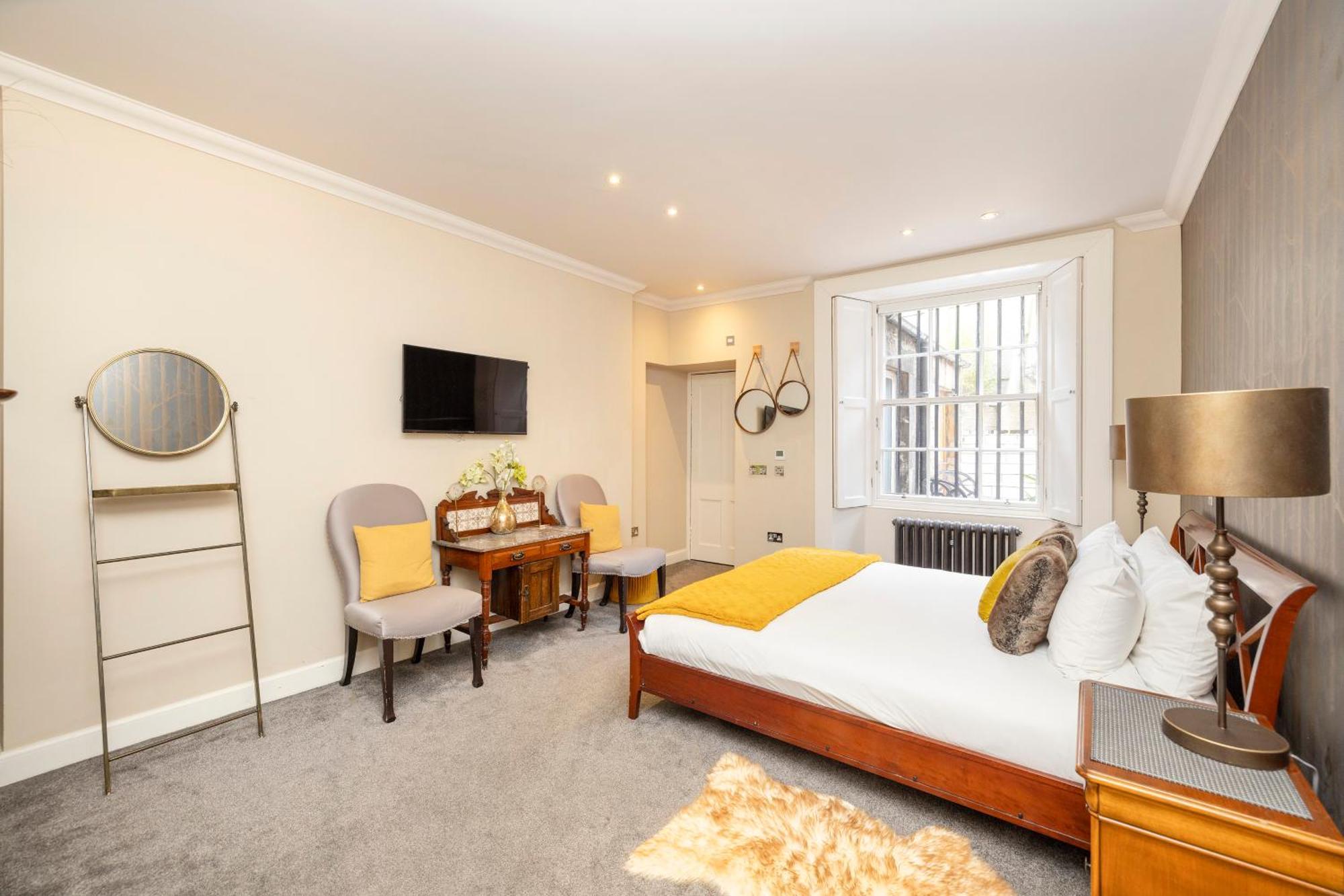 Joivy Ultra Luxe Near Princes Street Apartment