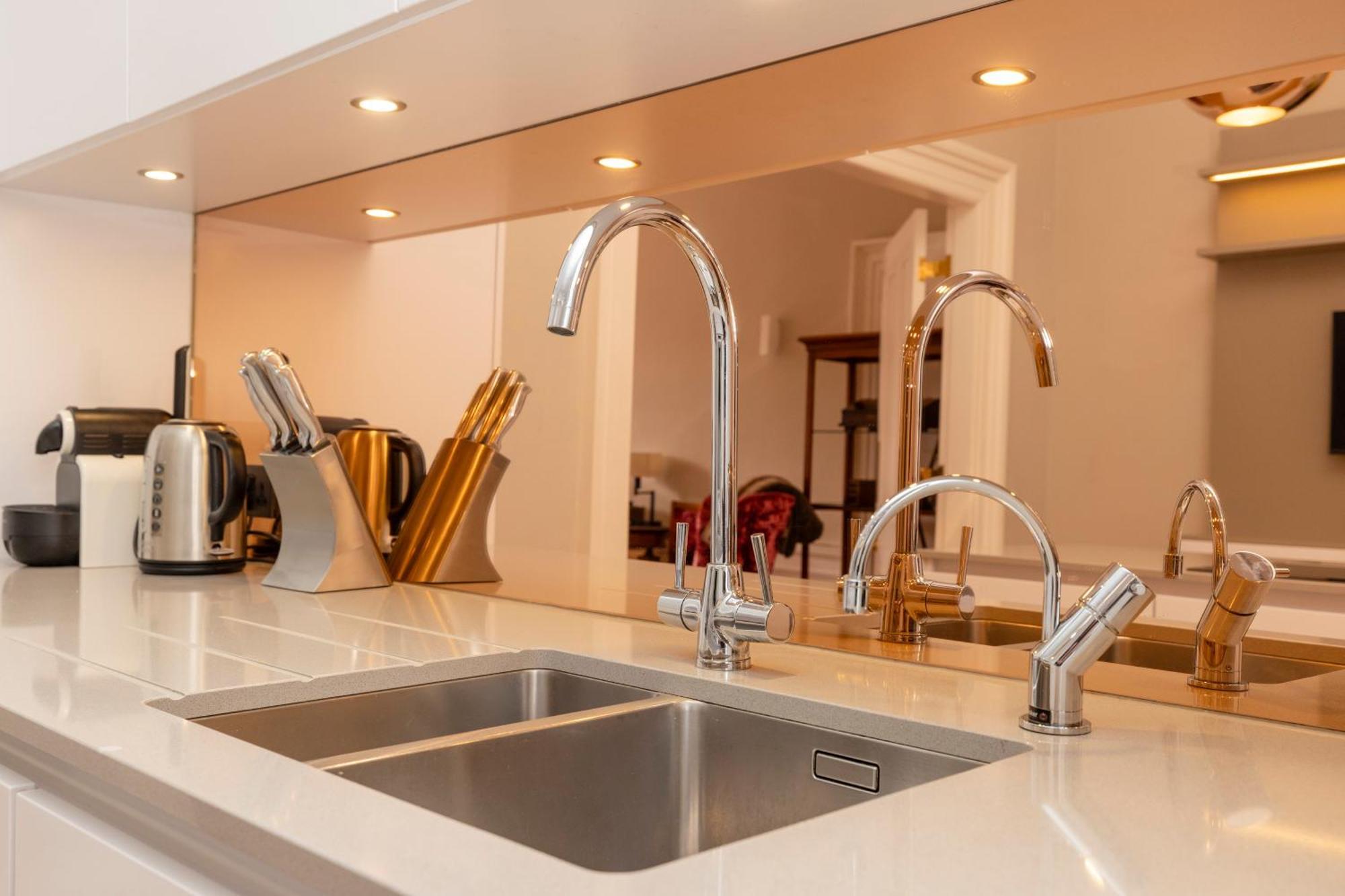 Joivy Ultra Luxe Near Princes Street Apartment *