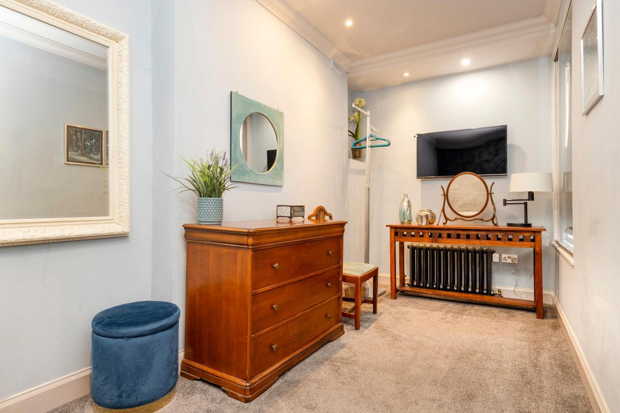 Joivy Ultra Luxe Near Princes Street Apartment EDI