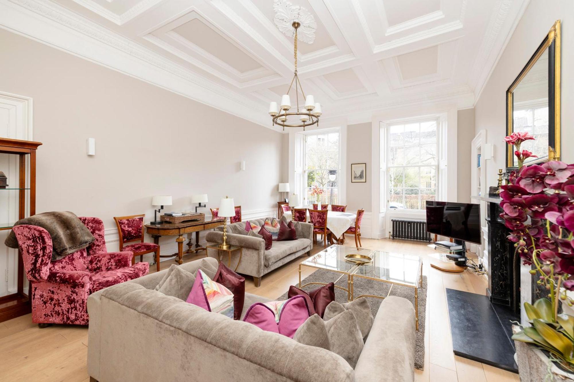 Apartment Joivy Ultra Luxe Near Princes Street EDI