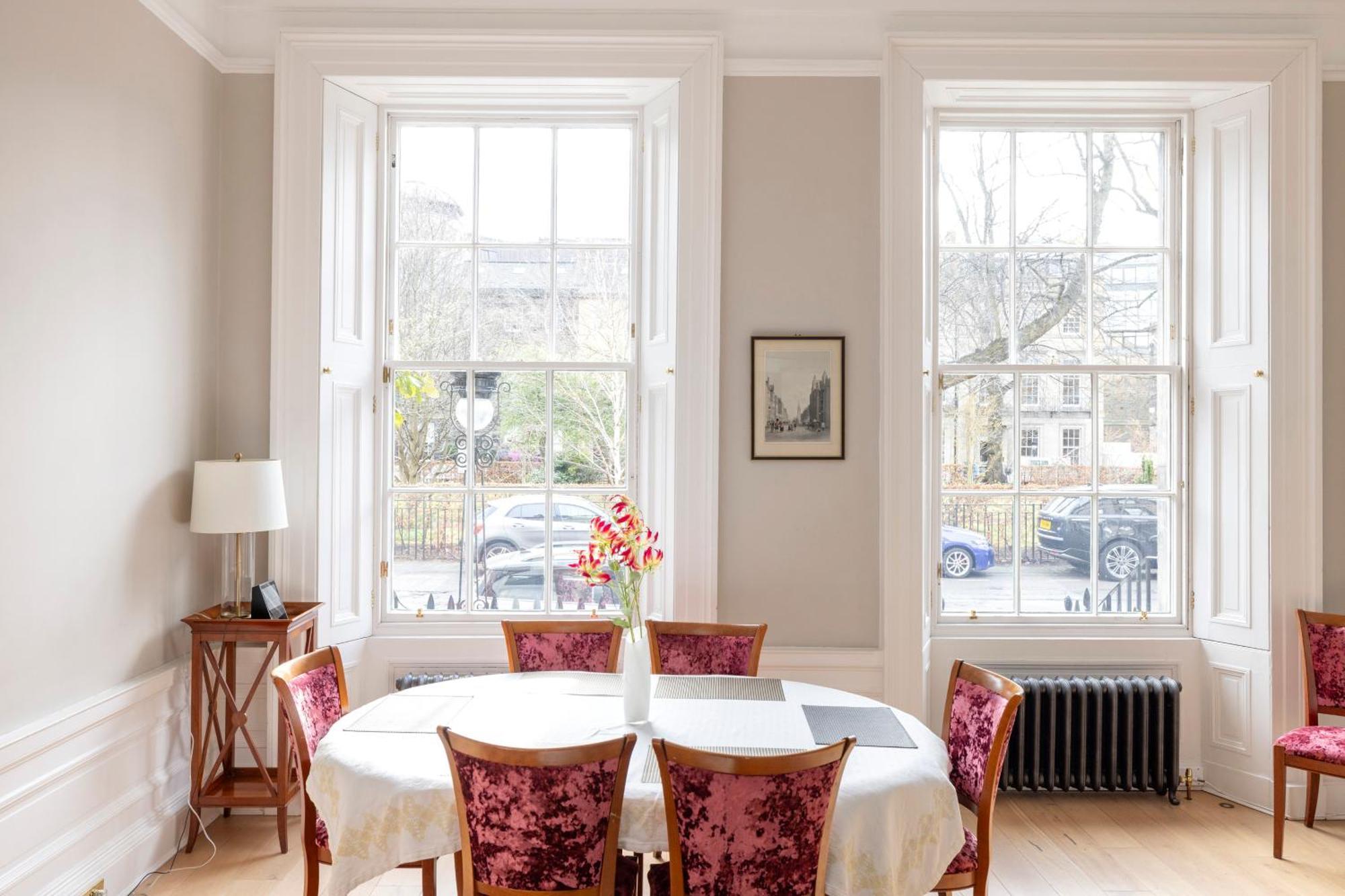 Joivy Ultra Luxe Near Princes Street Apartment *