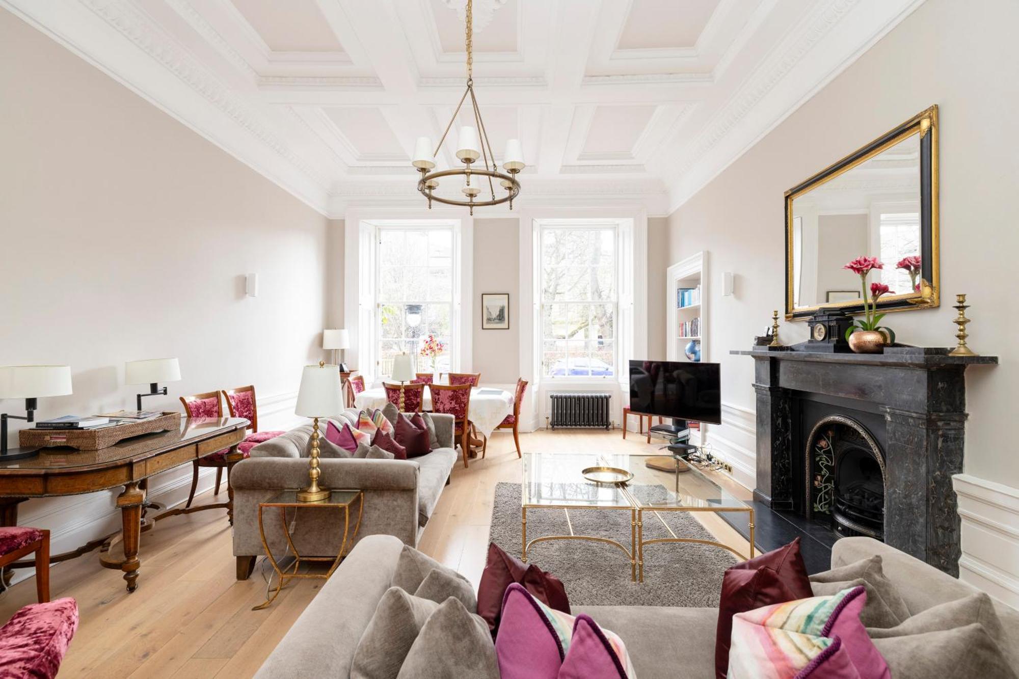 Apartment Joivy Ultra Luxe Near Princes Street EDI