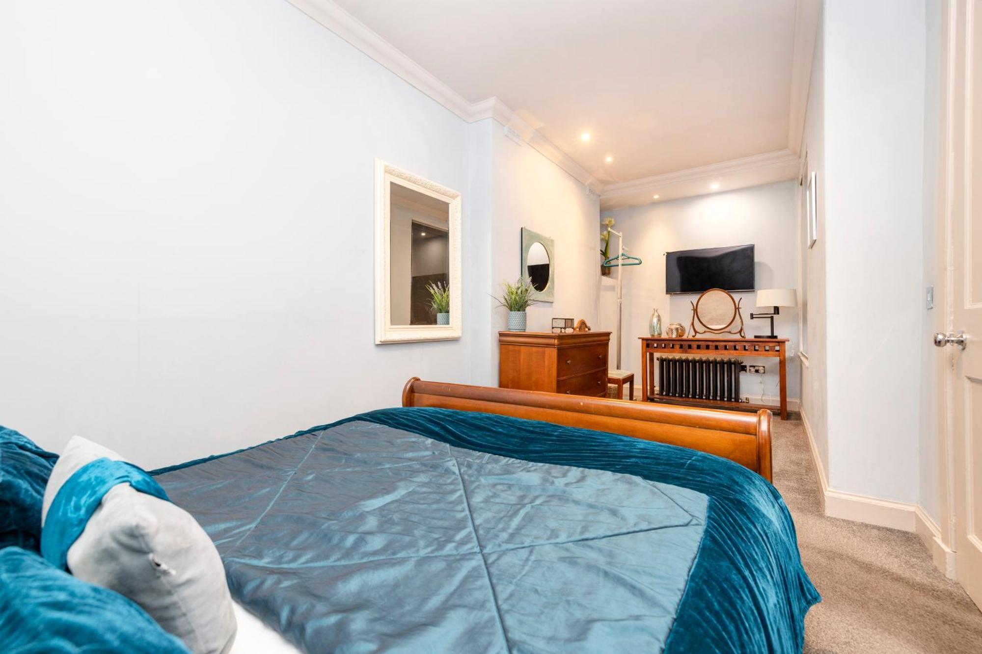 Joivy Ultra Luxe Near Princes Street Apartment *